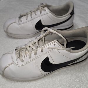 Nike Classic Cortez White and Black Sneakers Youth Sz 7